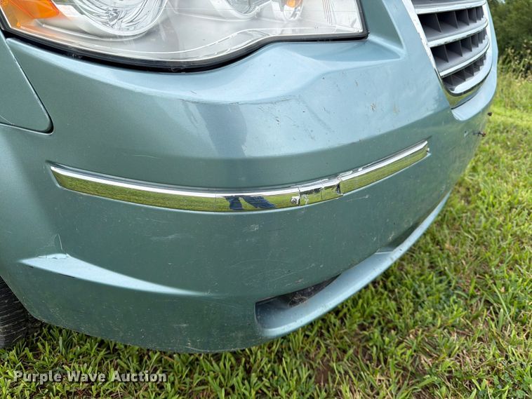 image for item FK3589 2008 Chrysler Town And Country van