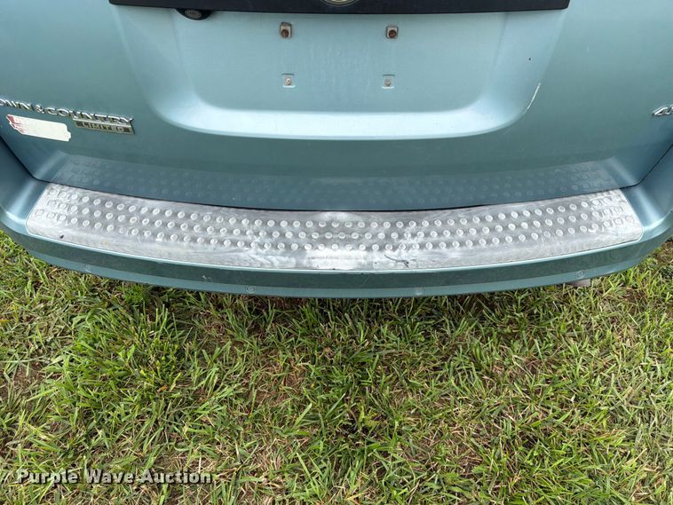 image for item FK3589 2008 Chrysler Town And Country van