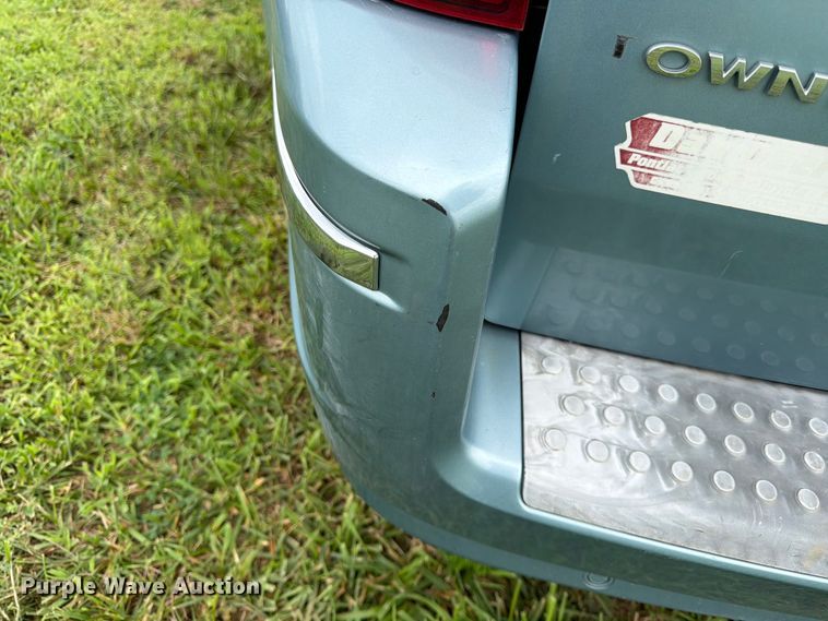 image for item FK3589 2008 Chrysler Town And Country van