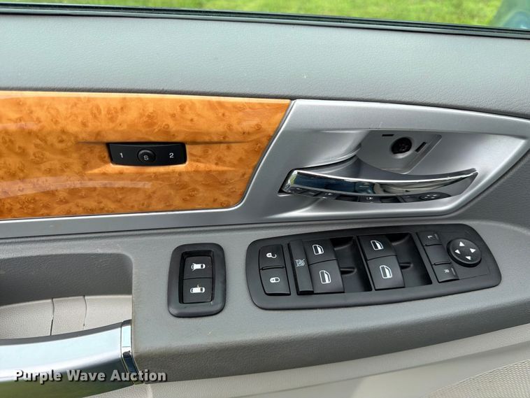 image for item FK3589 2008 Chrysler Town And Country van