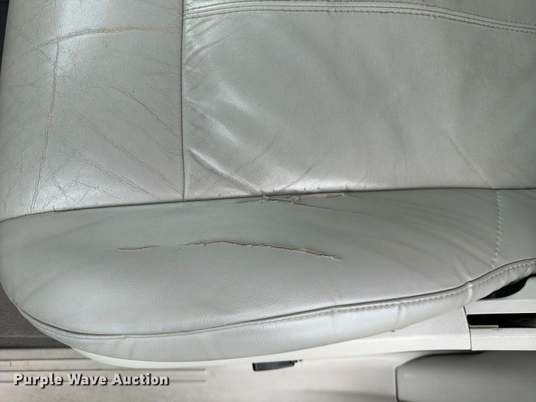 image for item FK3589 2008 Chrysler Town And Country van