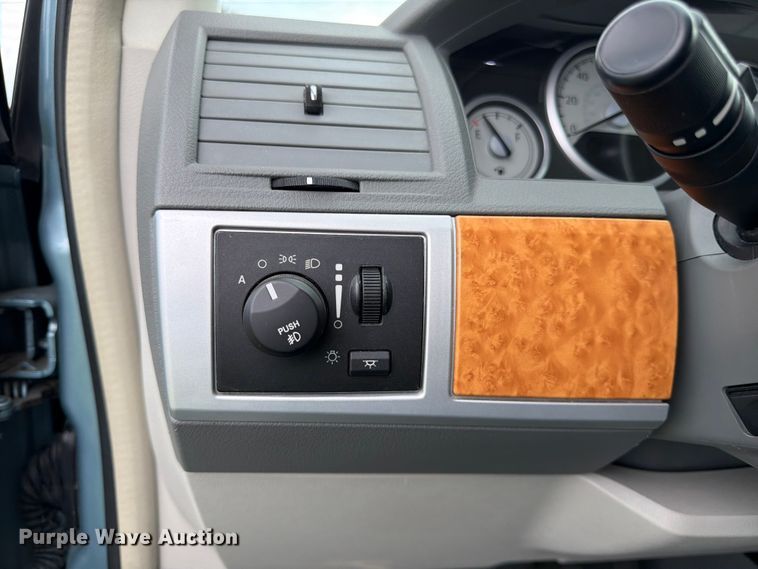 image for item FK3589 2008 Chrysler Town And Country van