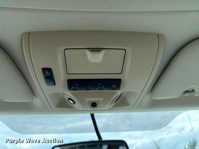 image for item FK3589 2008 Chrysler Town And Country van