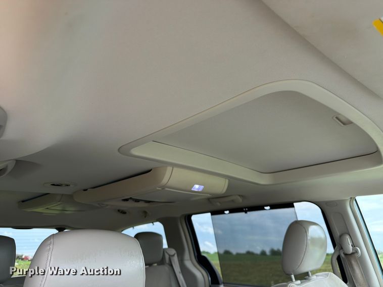 image for item FK3589 2008 Chrysler Town And Country van