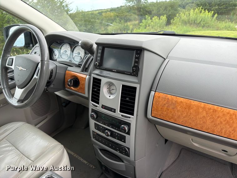 image for item FK3589 2008 Chrysler Town And Country van
