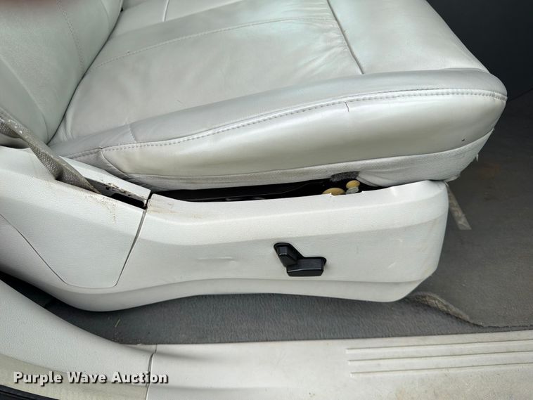 image for item FK3589 2008 Chrysler Town And Country van