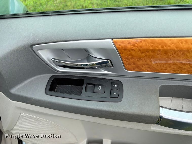 image for item FK3589 2008 Chrysler Town And Country van