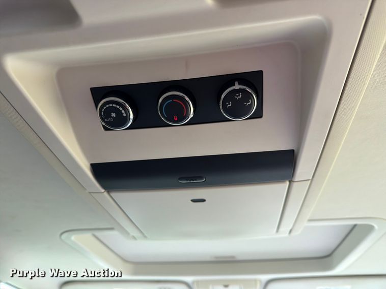 image for item FK3589 2008 Chrysler Town And Country van