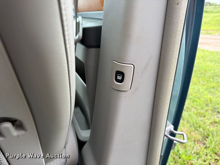 image for item FK3589 2008 Chrysler Town And Country van