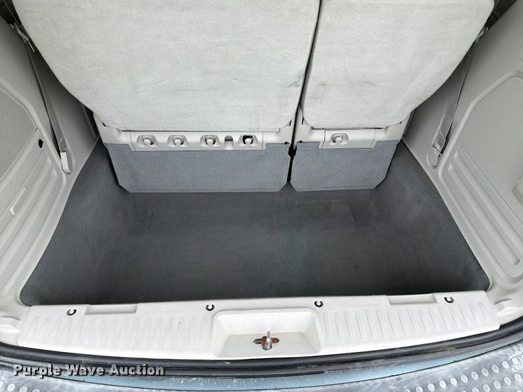 image for item FK3589 2008 Chrysler Town And Country van