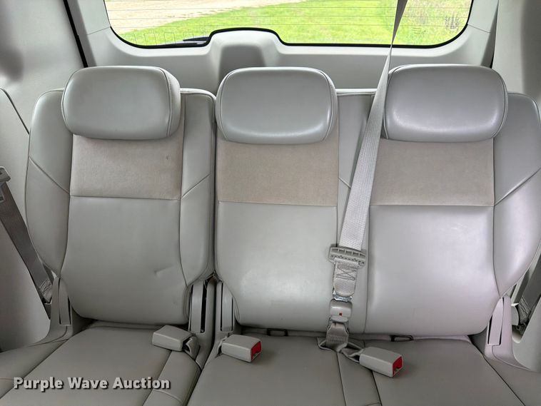 image for item FK3589 2008 Chrysler Town And Country van