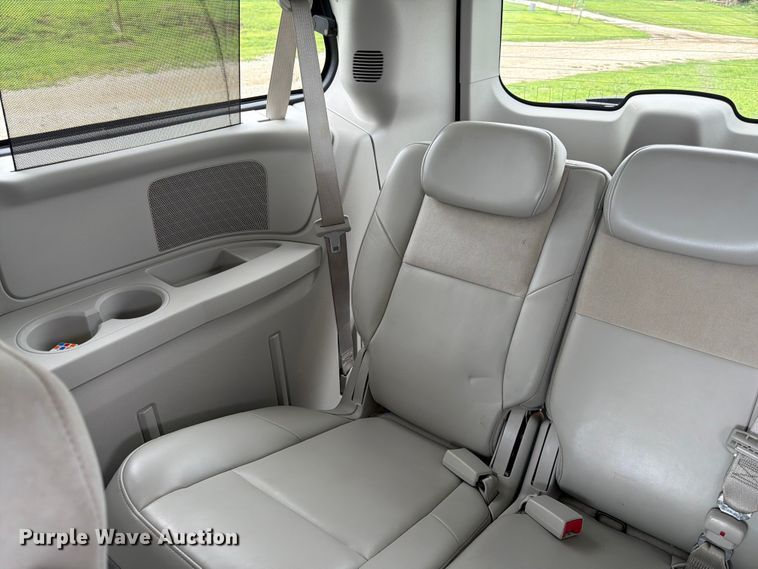 image for item FK3589 2008 Chrysler Town And Country van