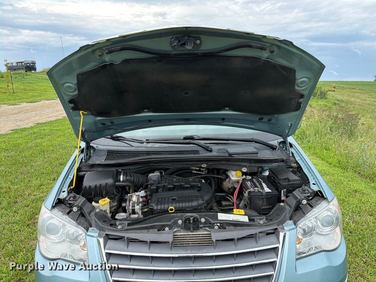 image for item FK3589 2008 Chrysler Town And Country van