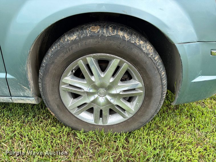 image for item FK3589 2008 Chrysler Town And Country van