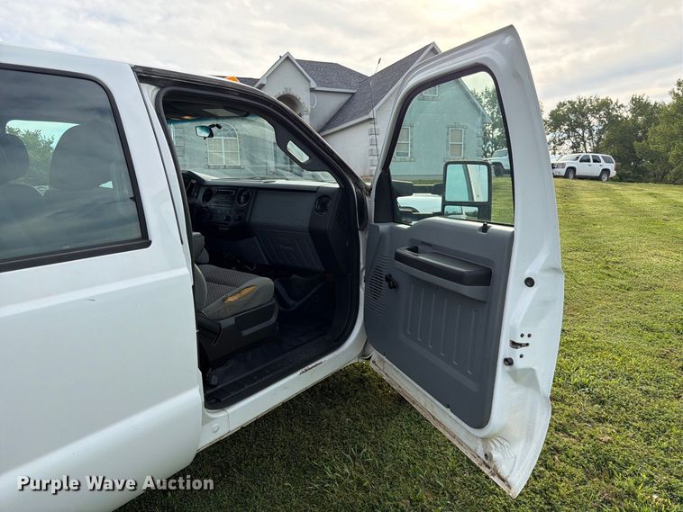image for item FK3590 2013 Ford F550 Super Duty Crew Cab flatbed truck