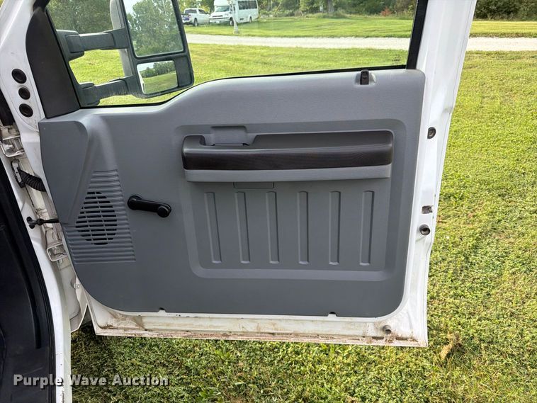 image for item FK3590 2013 Ford F550 Super Duty Crew Cab flatbed truck