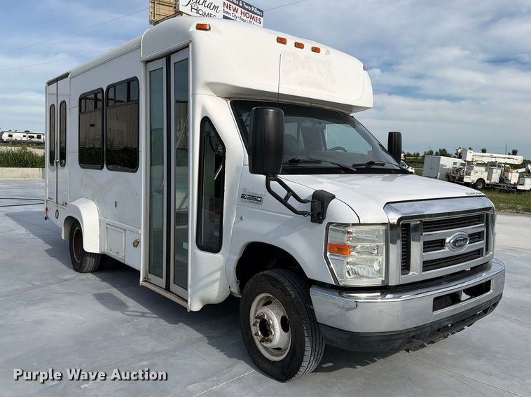 image for item FK3591 2013 Ford E350 shuttle bus