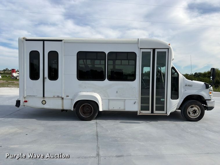 image for item FK3591 2013 Ford E350 shuttle bus