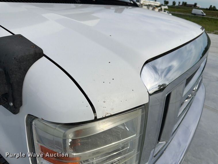 image for item FK3591 2013 Ford E350 shuttle bus