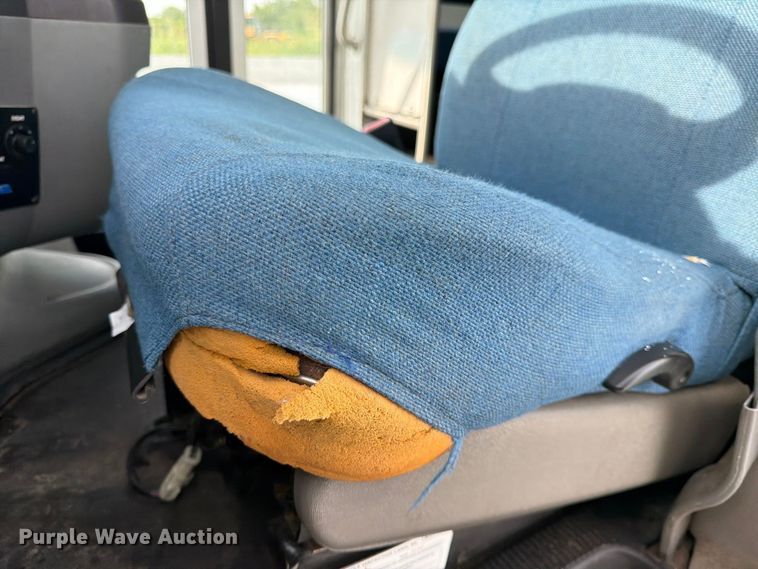 image for item FK3591 2013 Ford E350 shuttle bus