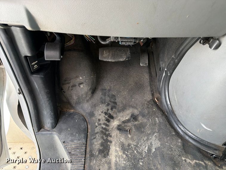 image for item FK3591 2013 Ford E350 shuttle bus