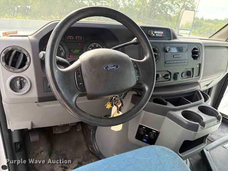 image for item FK3591 2013 Ford E350 shuttle bus