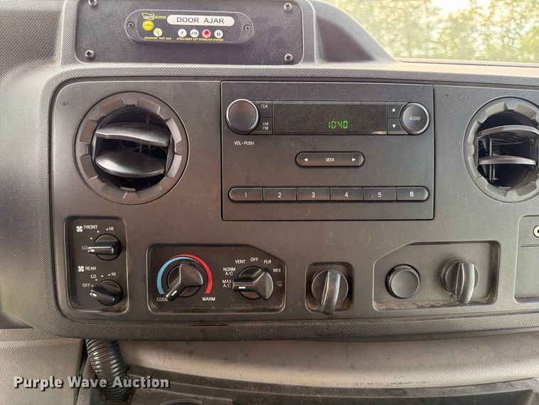 image for item FK3591 2013 Ford E350 shuttle bus