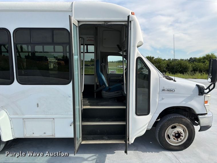 image for item FK3591 2013 Ford E350 shuttle bus