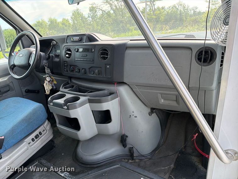 image for item FK3591 2013 Ford E350 shuttle bus