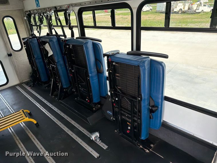 image for item FK3591 2013 Ford E350 shuttle bus