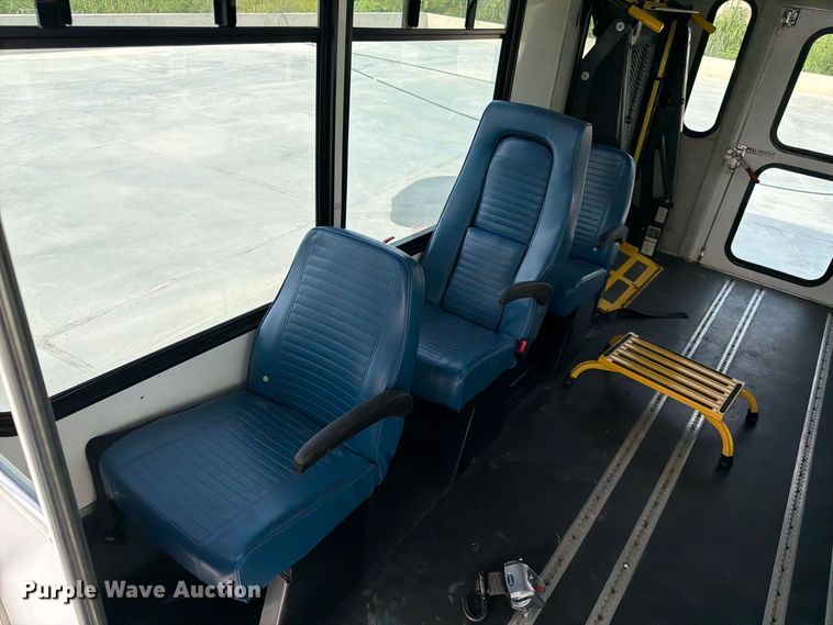 image for item FK3591 2013 Ford E350 shuttle bus