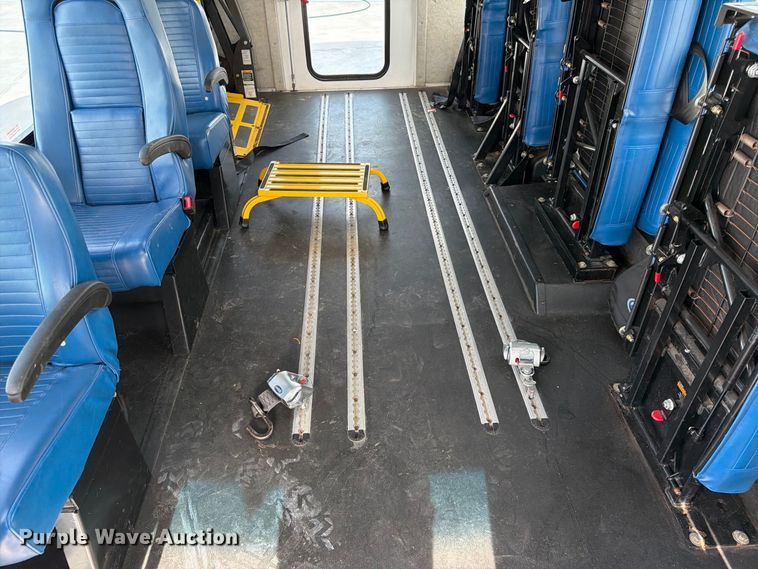 image for item FK3591 2013 Ford E350 shuttle bus