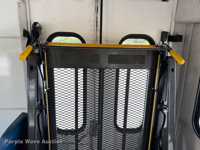 image for item FK3591 2013 Ford E350 shuttle bus