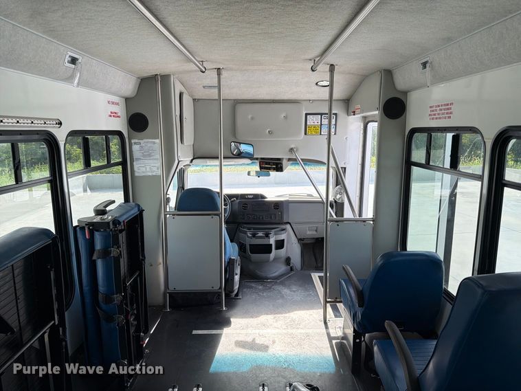 image for item FK3591 2013 Ford E350 shuttle bus
