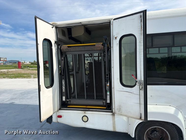 image for item FK3591 2013 Ford E350 shuttle bus