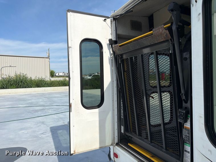 image for item FK3591 2013 Ford E350 shuttle bus