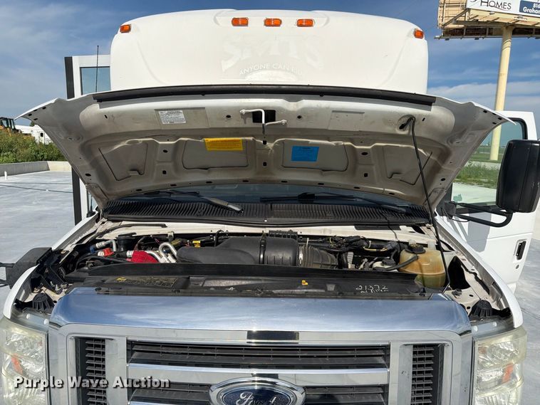 image for item FK3591 2013 Ford E350 shuttle bus