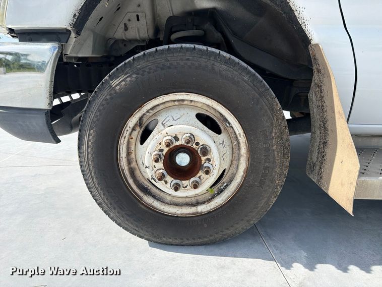 image for item FK3591 2013 Ford E350 shuttle bus