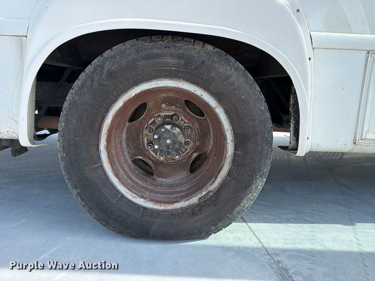 image for item FK3591 2013 Ford E350 shuttle bus