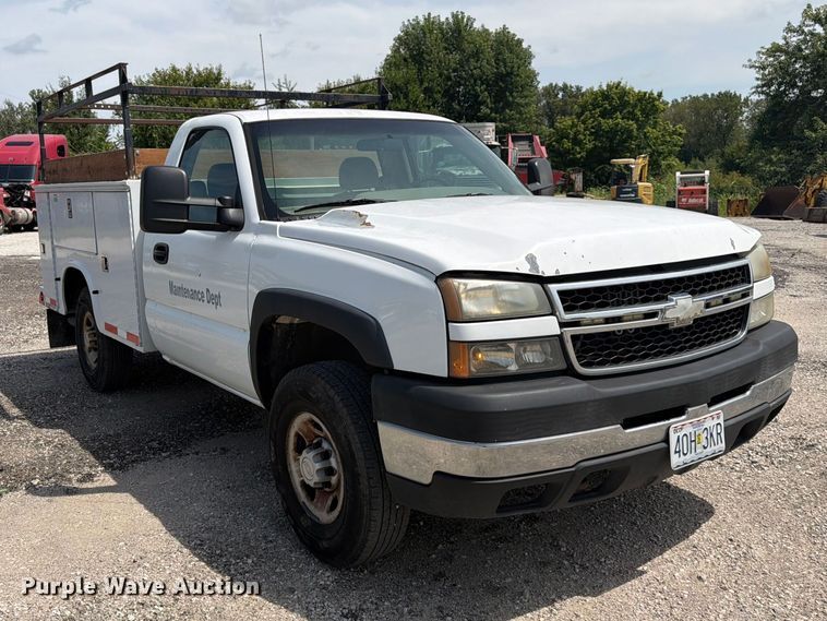image for item FK3592 2007 Chevrolet Silverado 2500HD utility bed pickup truck