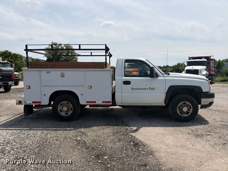 image for item FK3592 2007 Chevrolet Silverado 2500HD utility bed pickup truck