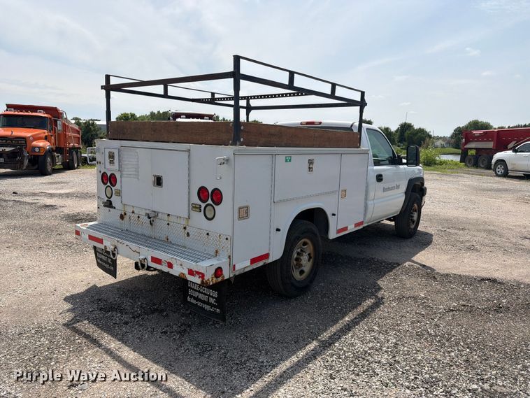 image for item FK3592 2007 Chevrolet Silverado 2500HD utility bed pickup truck