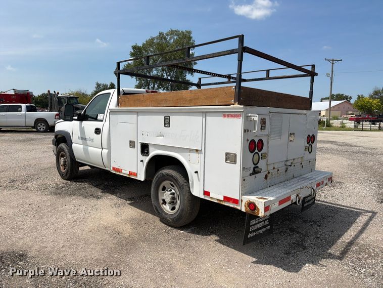 image for item FK3592 2007 Chevrolet Silverado 2500HD utility bed pickup truck