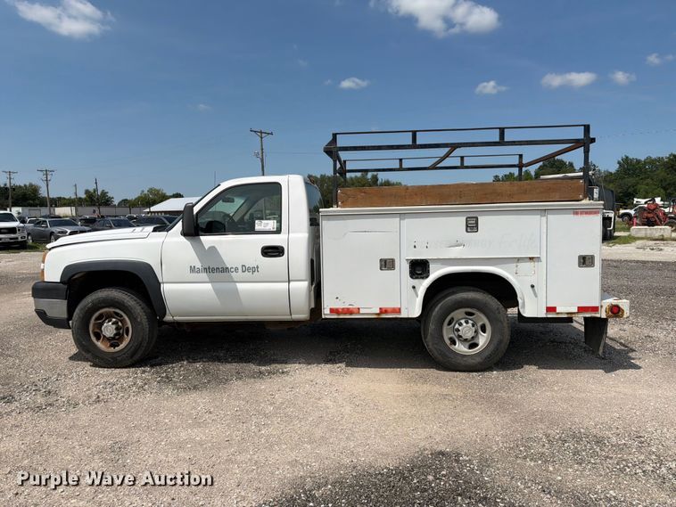 image for item FK3592 2007 Chevrolet Silverado 2500HD utility bed pickup truck
