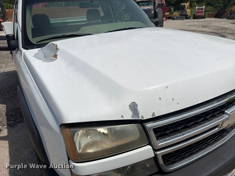 image for item FK3592 2007 Chevrolet Silverado 2500HD utility bed pickup truck