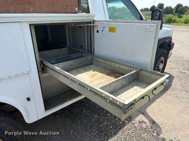 image for item FK3592 2007 Chevrolet Silverado 2500HD utility bed pickup truck
