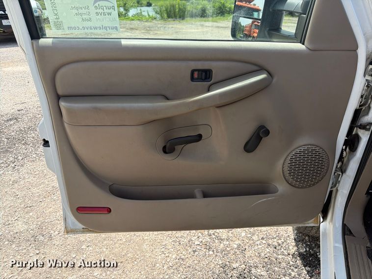 image for item FK3592 2007 Chevrolet Silverado 2500HD utility bed pickup truck