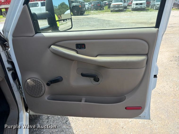 image for item FK3592 2007 Chevrolet Silverado 2500HD utility bed pickup truck