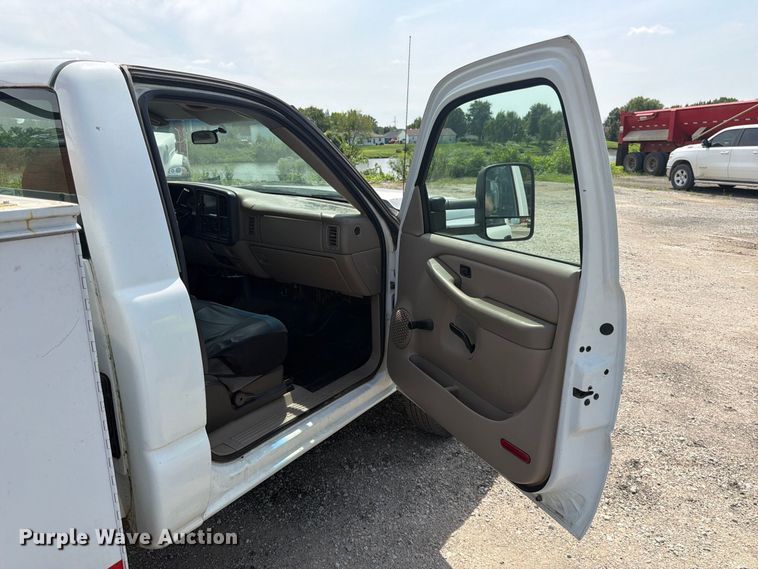 image for item FK3592 2007 Chevrolet Silverado 2500HD utility bed pickup truck