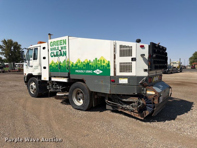 image for item FK4570 2009 UD UD3300 street sweeper truck